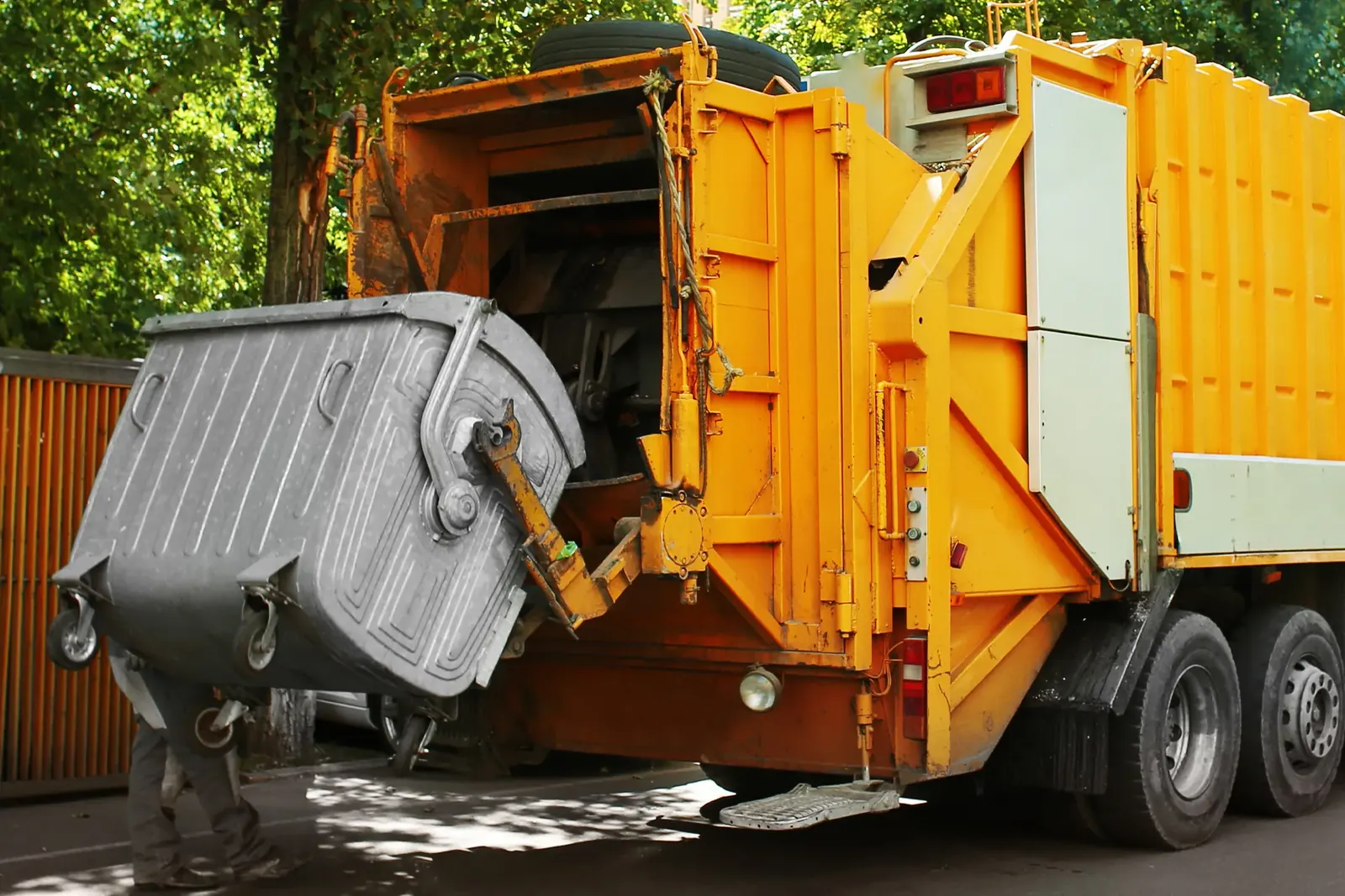 Waste container records from BLE beacons
